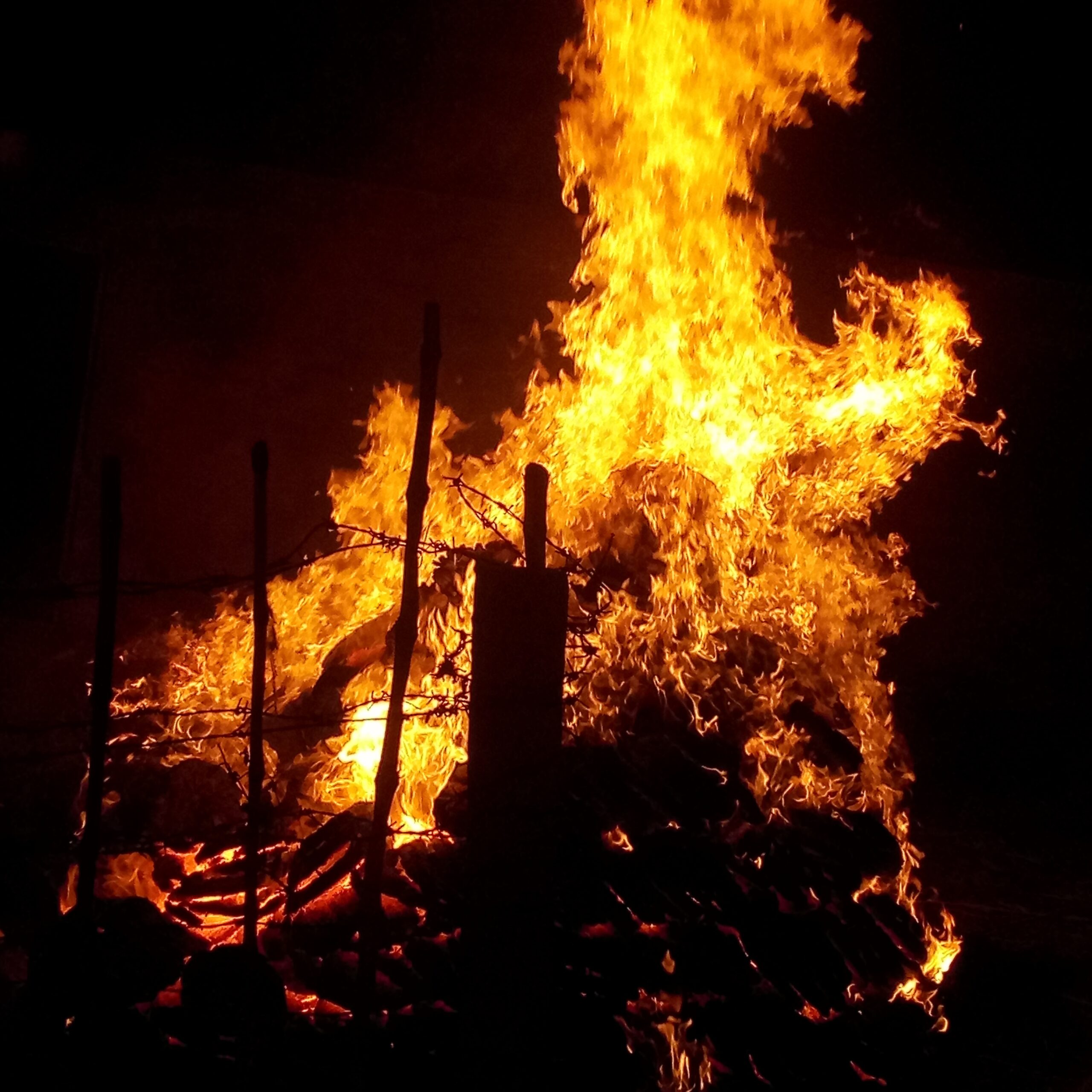 You are currently viewing Holika Dahan Pujan Vidhi | होलिका दहन पूजन विधि | समय और मुहूर्त