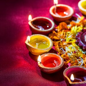 Read more about the article Lakshmi Puja : आर्थिक तंगी नहीं छोड़ रही है साथ? दिवाली पर ऐसे करें देवी लक्ष्मी की पूजा!