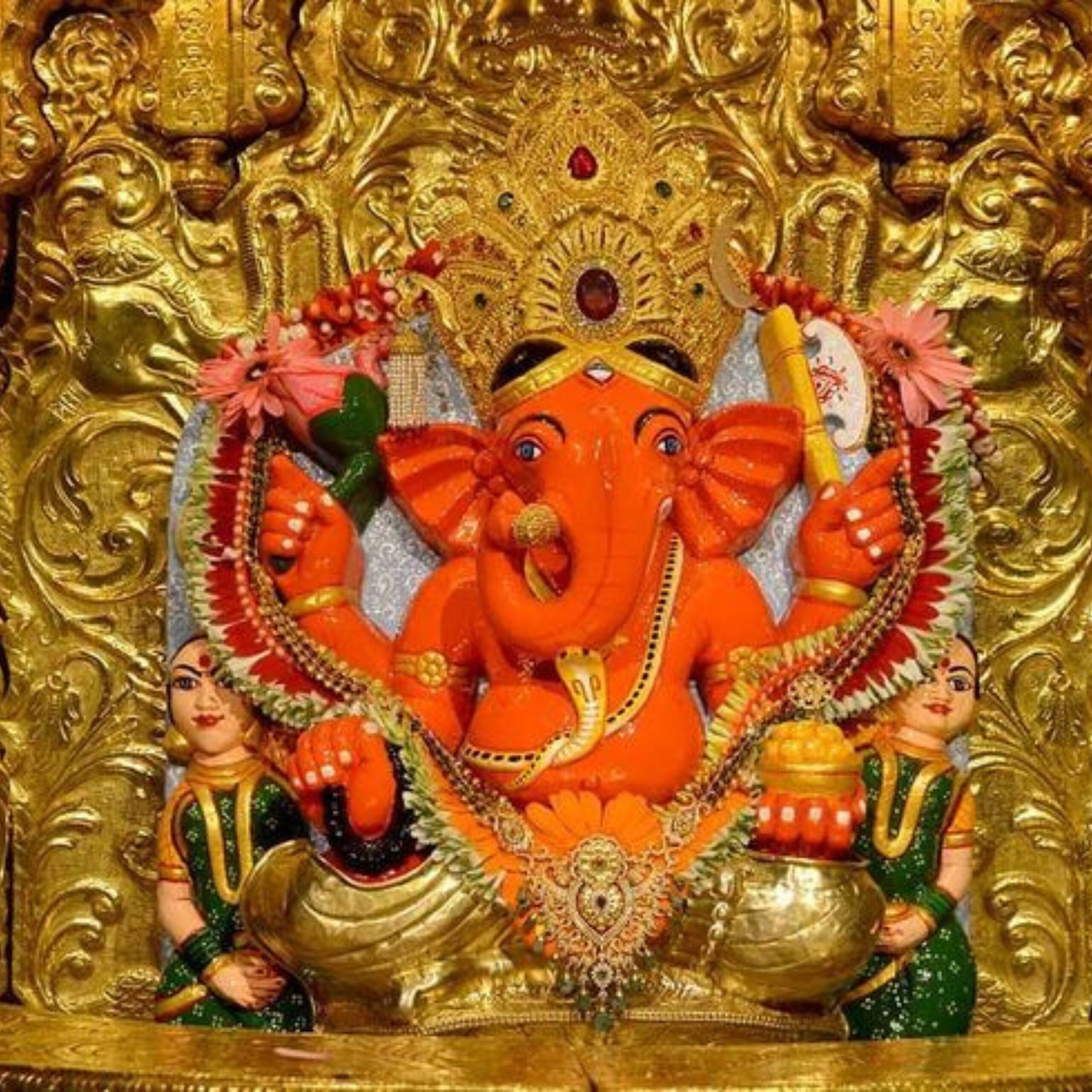 You are currently viewing Shri Siddhivinayak Aarti – Shendur Lal Chadhayo | शेंदुर लाल चढ़ायो अच्छा गजमुखको
